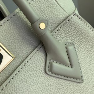 Louis Vuitton On My Side Tote Bag-25*20*12CM - Image 6
