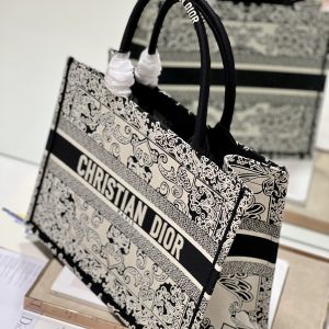 Diro Book Tote - Image 4