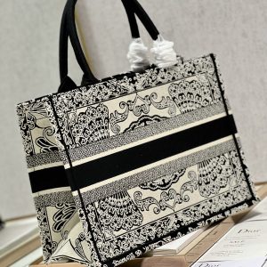 Diro Book Tote - Image 5
