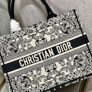 Diro Book Tote - Image 7