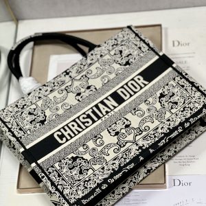 Diro Book Tote - Image 10