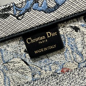 Diro Book Tote - Image 10