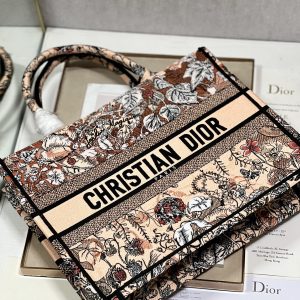Diro Book Tote - Image 10