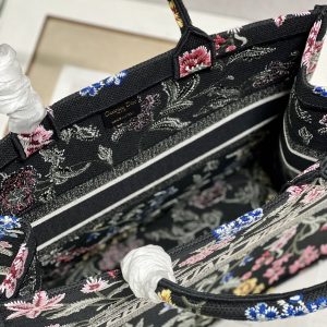Diro Book Tote - Image 8