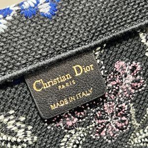Diro Book Tote - Image 9