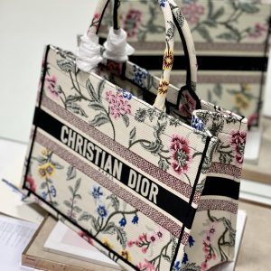 Diro Book Tote - Image 4