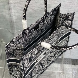 Diro Book Tote - Image 9