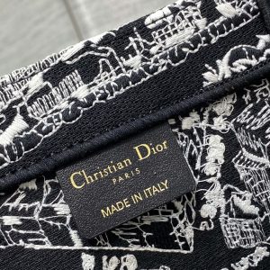 Diro Book Tote - Image 10