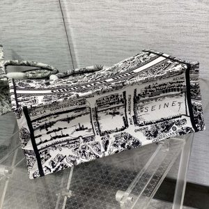 Diro Book Tote - Image 8