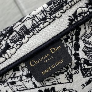 Diro Book Tote - Image 10