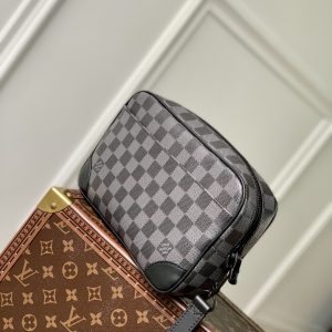 Louis Vuitton Pochette Kasai -25 x 15.5 x 6.5 CM - Image 4