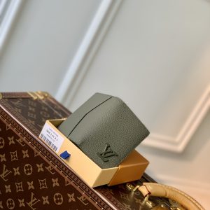 Louis Vuitton Aerogram Wallet-8 x 11 x 1CM - Image 4