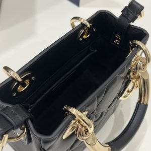 Diro 95-22 Top Handbags-19*8*13CM - Image 8