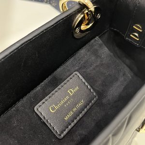 Diro 95-22 Top Handbags-19*8*13CM - Image 9