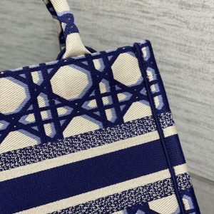 Diro Book Tote - Image 6