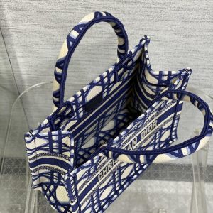 Diro Book Tote - Image 9