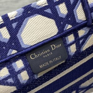 Diro Book Tote - Image 10