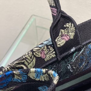 Diro Book Tote - Image 9