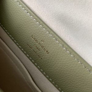 Louis Vuitton Lockme Ever 23x17x10CM - Image 9