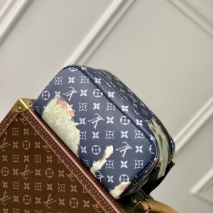 Louis Vuitton Dopp Kit-28 x 15 x 16.5CM