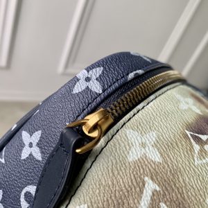 Louis Vuitton Dopp Kit-28 x 15 x 16.5CM - Image 5