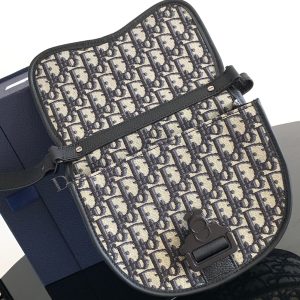 Diro Gallop Messenger Bag-20.5 x 16 x 5CM - Image 7