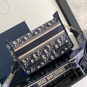 Diro Oblique Messenger Bag-23×15×8CM - Image 3