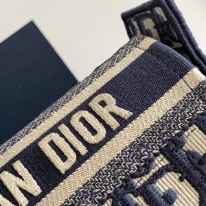 Diro Oblique Messenger Bag-23×15×8CM - Image 5
