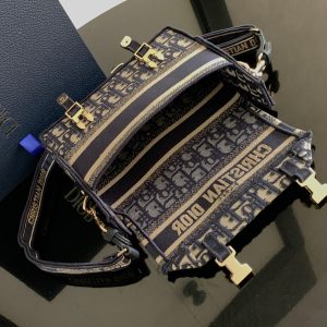 Diro Oblique Messenger Bag-23×15×8CM - Image 7