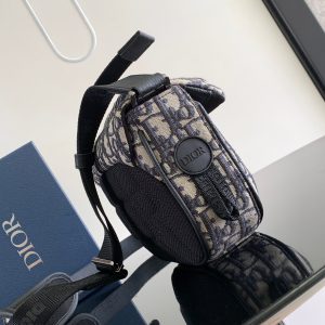 Diro Explorer Crossbody Bag-20 x 15 x 5CM - Image 2