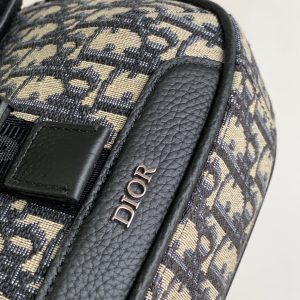 Diro Explorer Crossbody Bag-20 x 15 x 5CM - Image 5