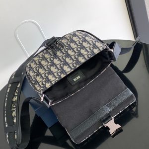 Diro Explorer Crossbody Bag-20 x 15 x 5CM - Image 7