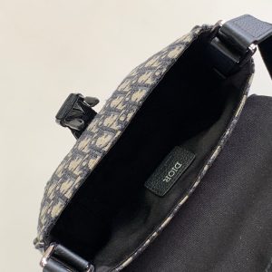 Diro Explorer Crossbody Bag-20 x 15 x 5CM - Image 8