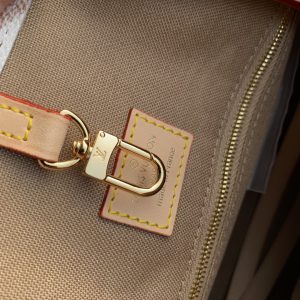 Louis Vuitton Small Onthego Handbag-35*28*15CM - Image 9