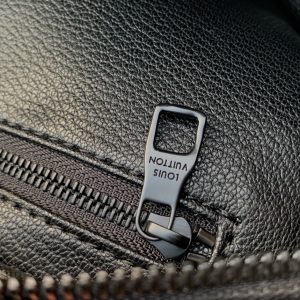Louis Vuitton Locker Dopp Kit Pouch -28 x 15 x 16.5CM - Image 6
