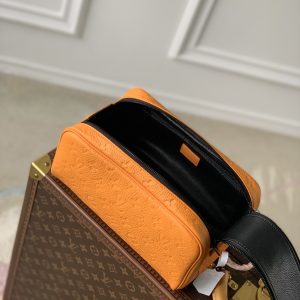 Louis Vuitton Locker Dopp Kit Pouch -28 x 15 x 16.5CM - Image 8