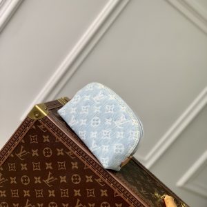 Louis Vuitton Pochette Cosmétique-19 x 12 x 6CM - Image 3