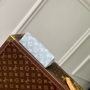 Louis Vuitton Pochette Cosmétique-19 x 12 x 6CM - Image 4