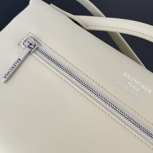 Balenciag Women’s Bel Air Small Clutch On Strap in Black-27*5*14CM - Image 6