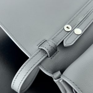 Balenciag Women’s Bel Air Small Clutch On Strap in Black-27*5*14CM - Image 7