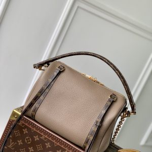 Louis Vuitton M13667 Top Handbags-25*15*18CM - Image 3