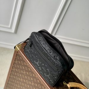 Louis Vuitton Pochette Kasai -24.5 x 15.5 x 6CM - Image 9