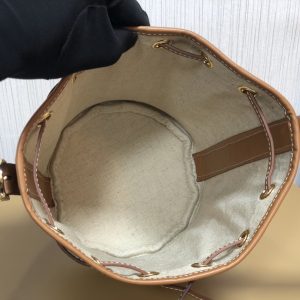Celin Cabas Triomphe Bucket14X 21 X 14CM - Image 9